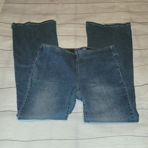 Vylette Blue Wash Pull on Flared Jeans - Size 7/28